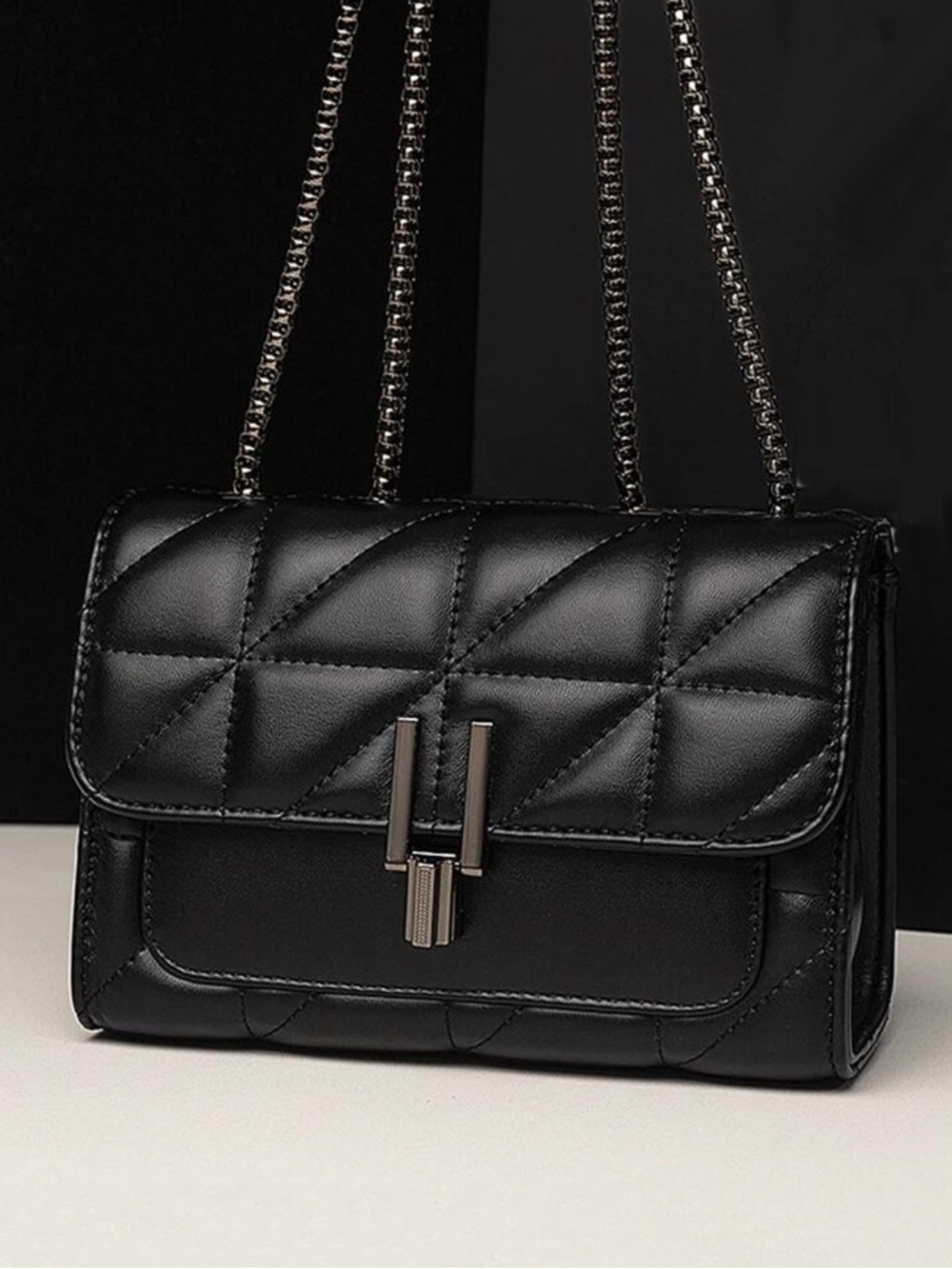 🌺 NewQuilted Chain Shoulder Bag in Black - Picture 7 of 8